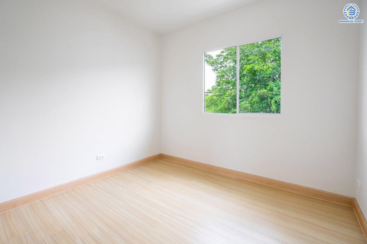 บ้านมือสองตกแต่งใหม่ ม.พลีโน่ ปิ่นเกล้า-ราชพฤกษ์ ทาวน์เฮ้าส์ 2 ชั้นหลังมุม เนื้อที่ 29.2 ตร.ว. ฟังก์ชันจัดเต็ม 3 ห้องนอน 2 ห้องน้ำ จอดรถได้ 1 คัน พร้อมพื้นที่ใช้สอย 148 ตร.ม. การเดินทางสะดวก ใกล้วงเวียนพระรามห้า, The Walk และจุดขึ้นทางด่วน "ศรีรัช"